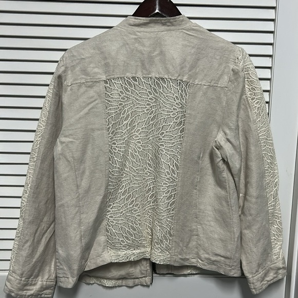 Chico's Lightweight Neutral linen Jacket with Lace/crochet look detail - Picture 4 of 6